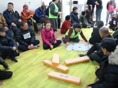 2018 하남시미사강변종합사회복지관 제2회 우리동네 작고 소중한 축제 ‘척사대회’ 개최 이미지