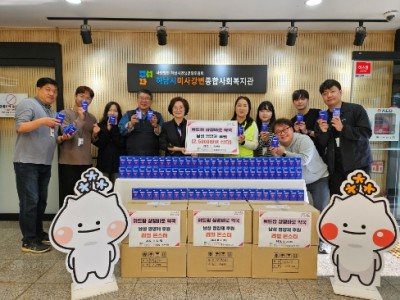 위드팜 삼정바로 약국, 하남시미사강변종합사회복지관에 남성 어르신 영양제 2,500만원 상당 기부 이미지