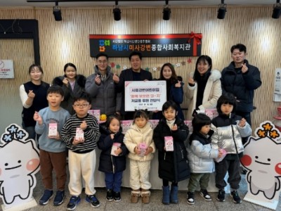시립강변어린이집, 하남시미사강변종합사회복지관에 사랑 가득 저금통 전달 이미지