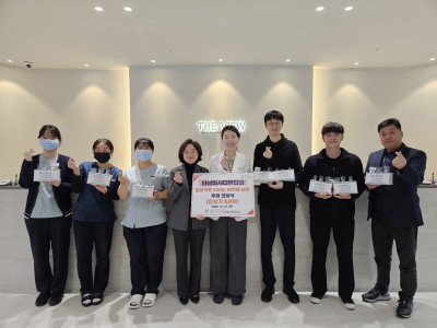 하남미사더뷰안과, 하남시미사강변종합사회복지관에 취약계층 어르신들을 위한 돋보기 8세트 전달 이미지