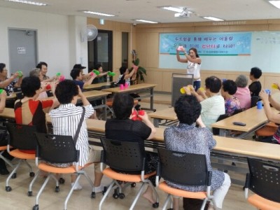 2016년 9월9일 리듬과 율동을 겸한 손동작, 컵 난타 큰 호응 이미지